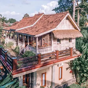 ** Gasthuis Umah Kayu Indonesië